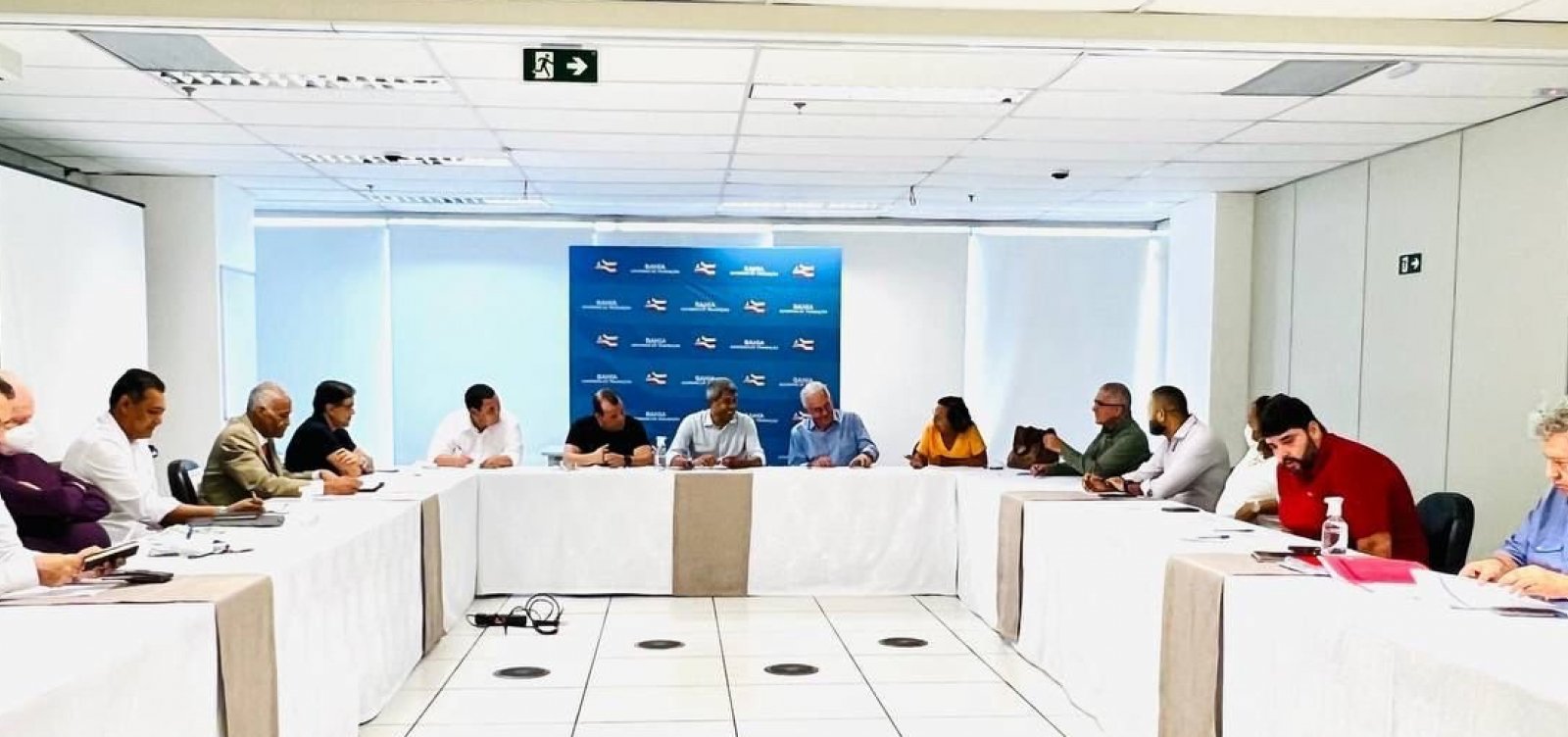 Jer&ocirc;nimo re&uacute;ne aliados e apresenta detalhes da reforma administrativa; confira