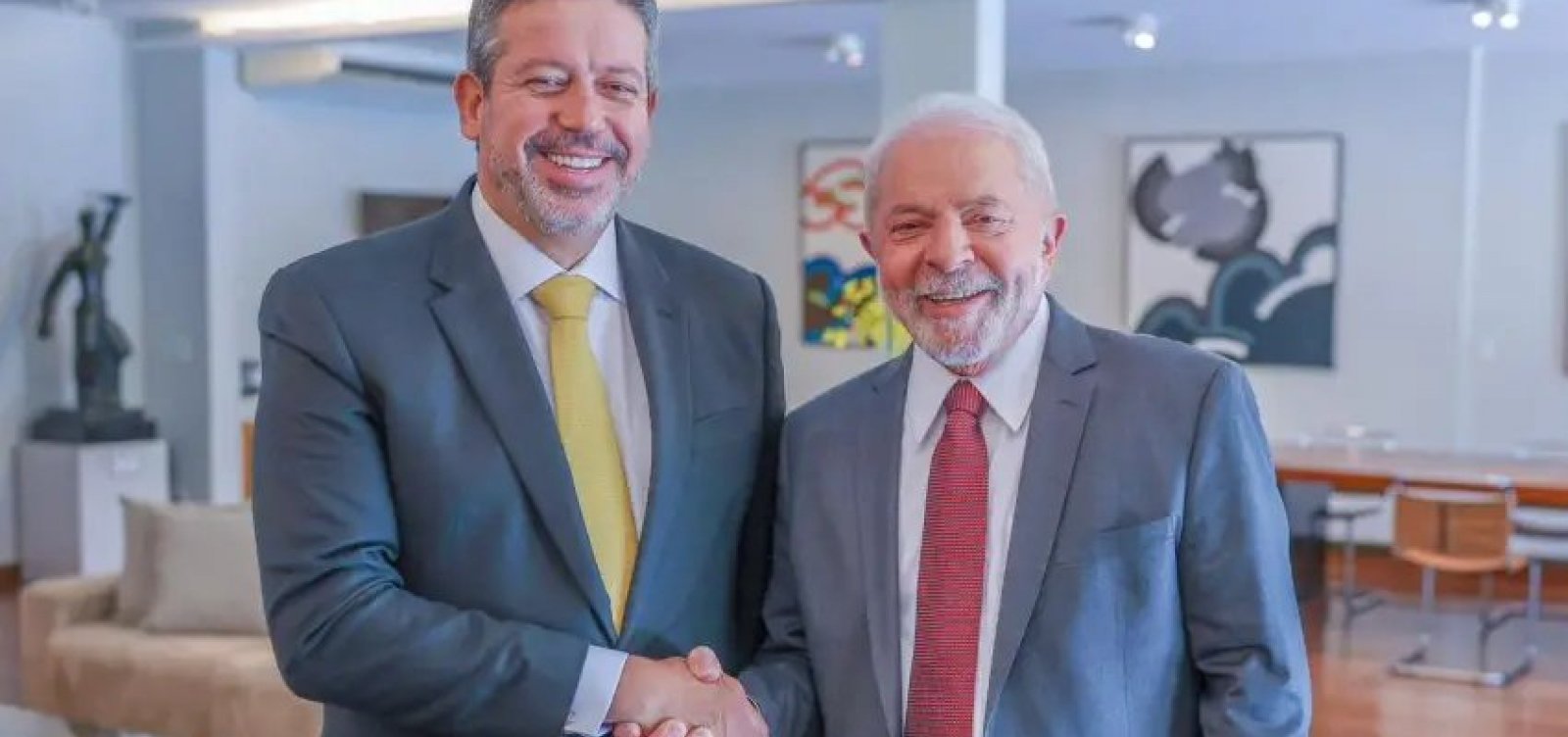 Lira se dispõe a passar faixa presidencial para Lula na cerimônia de posse