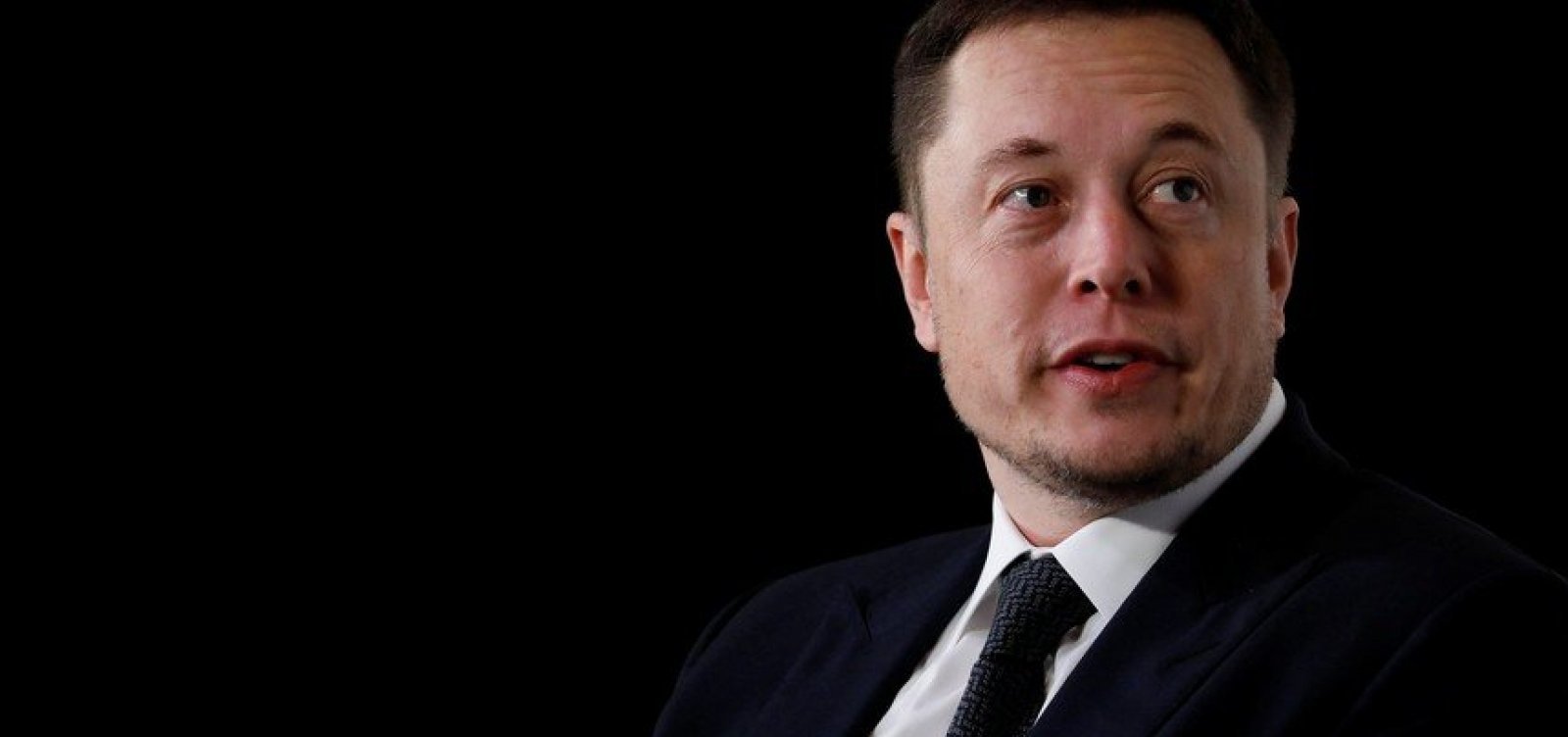 Após críticas, Elon Musk anuncia que vai reativar contas de jornalistas