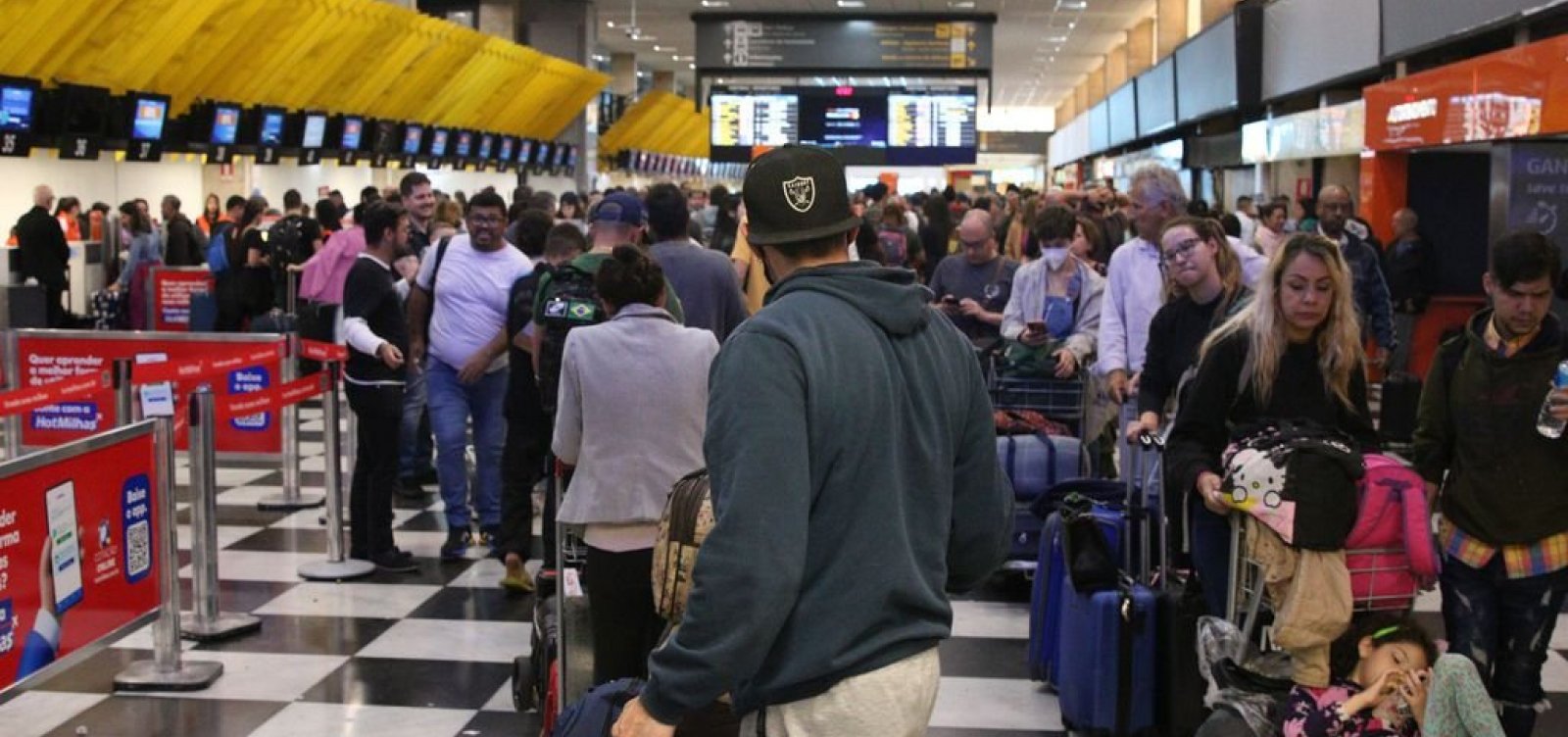 Comissários e pilotos rejeitam proposta e greve nos aeroportos está mantida
