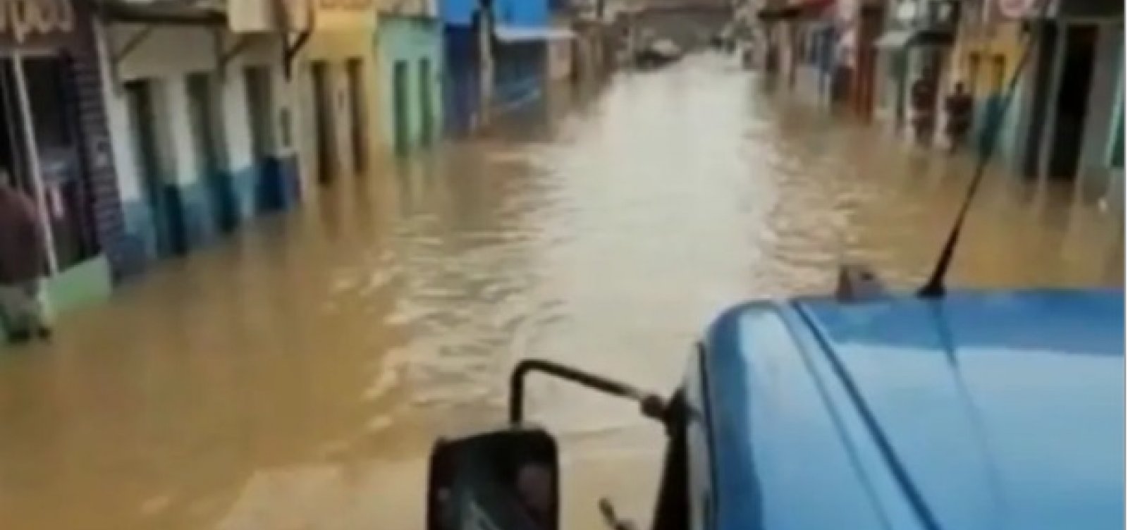 Chuva no extremo sul baiano deixa 150 pessoas desalojadas