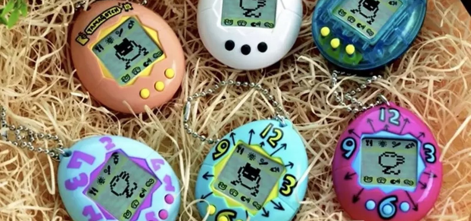 Febre nos anos 90, bichinho virtual Tamagotchi volta a virar sucesso entre crianças 