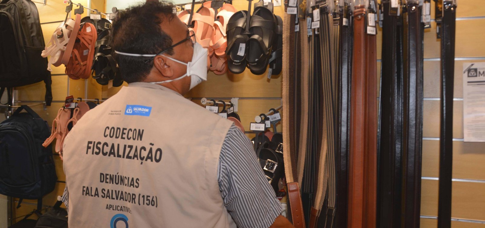 Codecon fiscaliza comércio em Operação Natal 2022