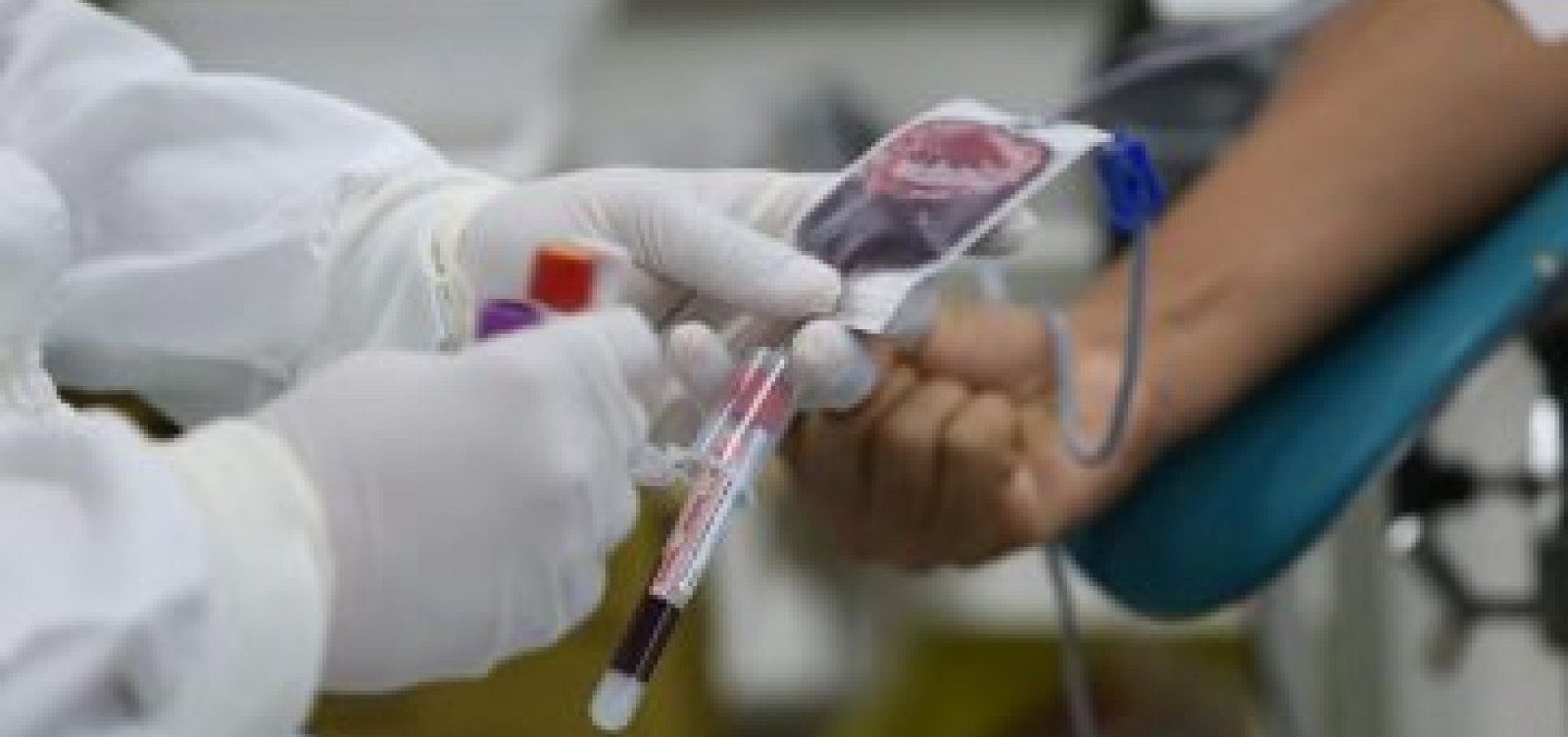 Com estoque crítico, Hemoba lança campanha de Natal para incentivo à doação de sangue
