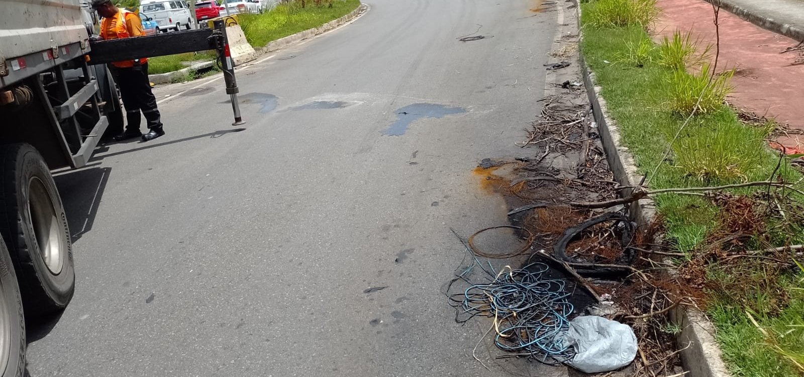 Semáforo da Av. 29 de Março passa por reparo; local foi vandalizado oito vezes neste ano