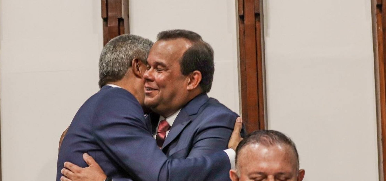 Em solenidade curta, Jerônimo Rodrigues e Geraldo Júnior são empossados governador e vice