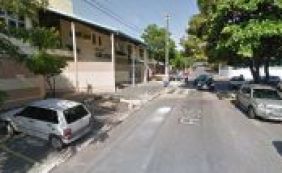 Pai tem carro levado por bandidos ao buscar criança em escola de Salvador