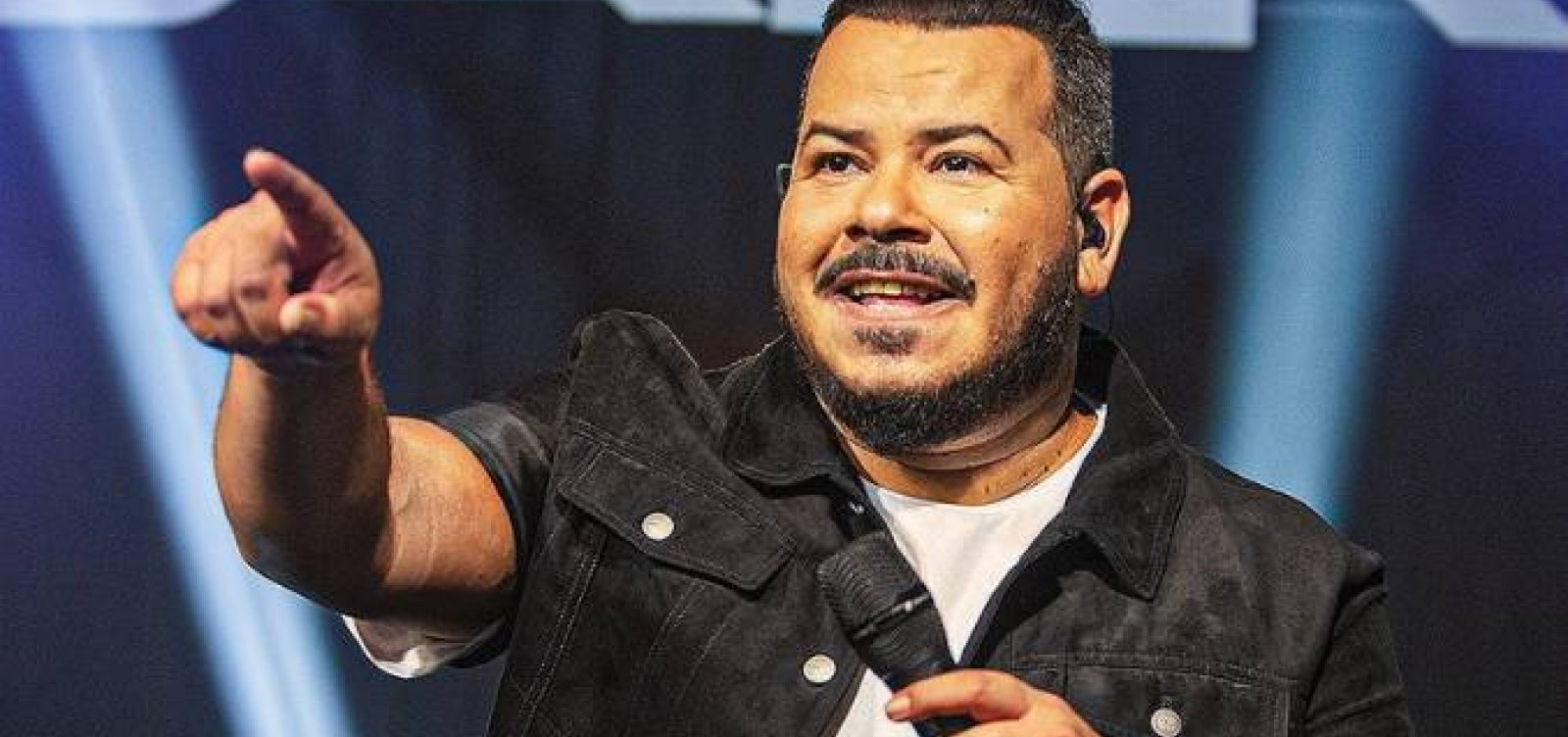 Vocalista do Bokaloka morre após sofrer infarto durante show no Rio