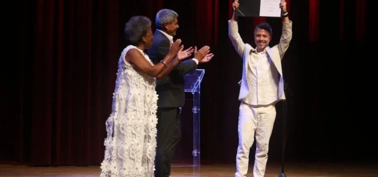 Bruno Monteiro assume Secretaria de Cultura da Bahia em cerimônia com Jerônimo e Margareth