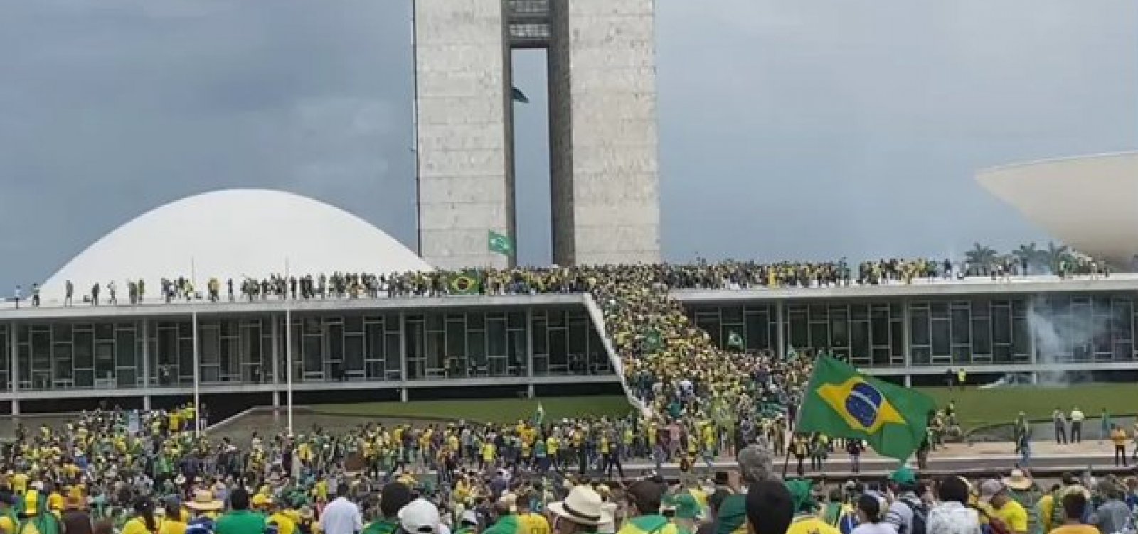 Ministro da Justiça chama atos de 'absurdos' e afirma que 'tentativa de impor a vontade pela força não vai prevalecer'