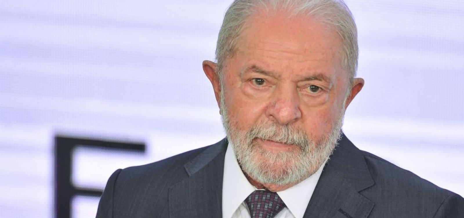 Após ataques em Brasília, Lula se reúne com governadores nesta segunda-feira