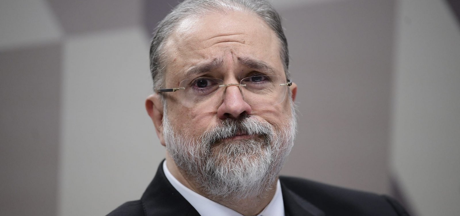 Após ser cobrado por providências contra atos terroristas, Aras cria órgão de defesa à democracia