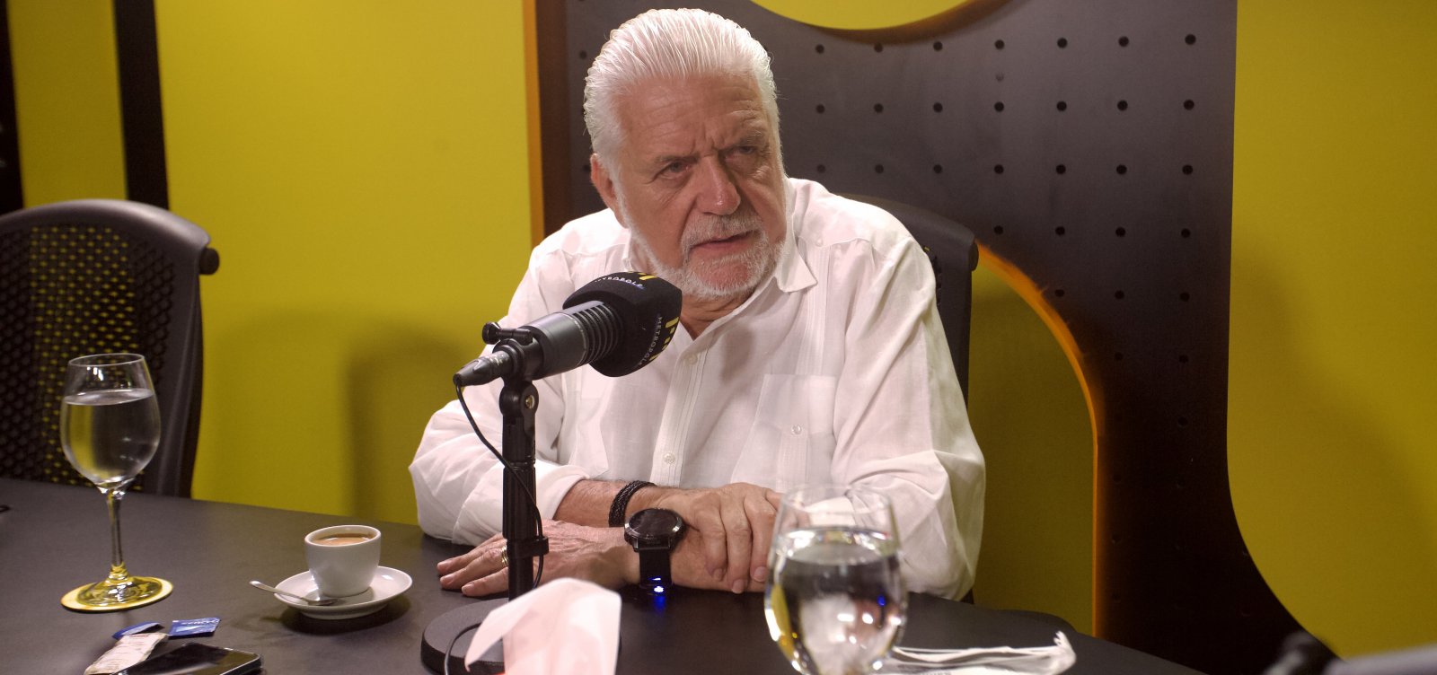 Jaques Wagner critica Exército por permitir acampamentos bolsonaristas em Brasília 