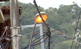 Energia é interrompida em cinco cidades por ato de vandalismo em postes