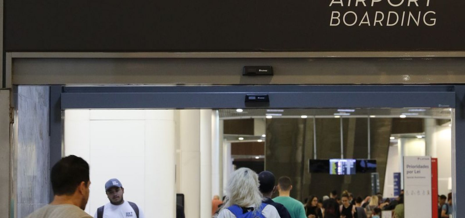 Fila de espera para tirar visto americano se aproxima de 500 dias em consulados brasileiros