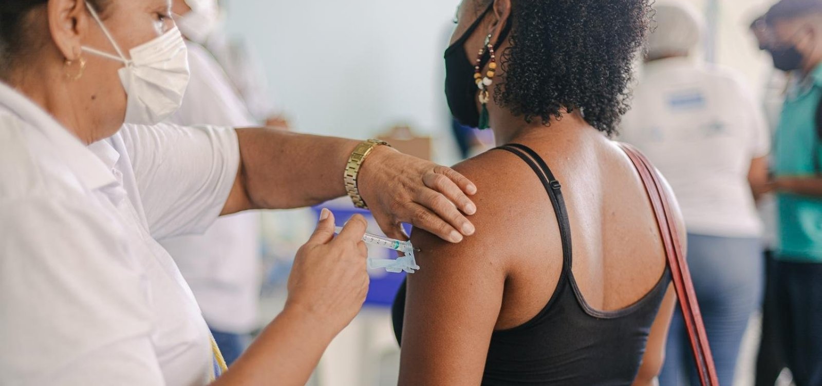 Vacinação contra Covid-19 será retomada na segunda 