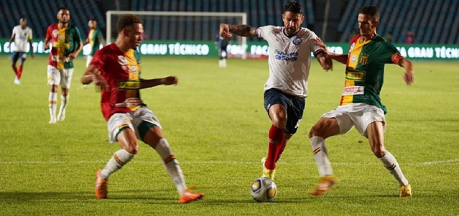 Após falha do goleiro, Bahia perde para Sampaio Corrêa pelo Nordestão