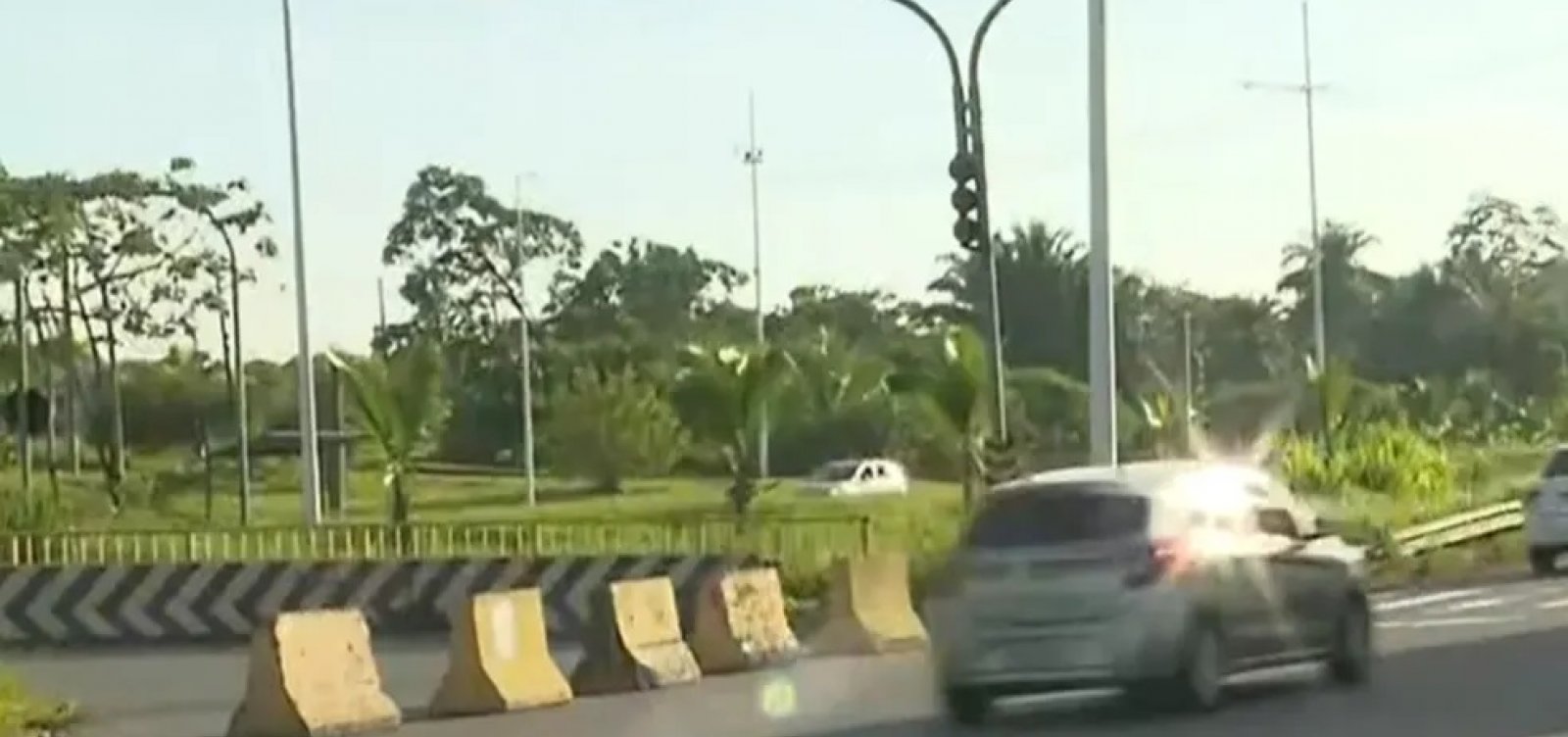 Avenida 29 de Março, em Salvador, tem retorno fechado por causa do furto de cabos em conjunto de semáforos