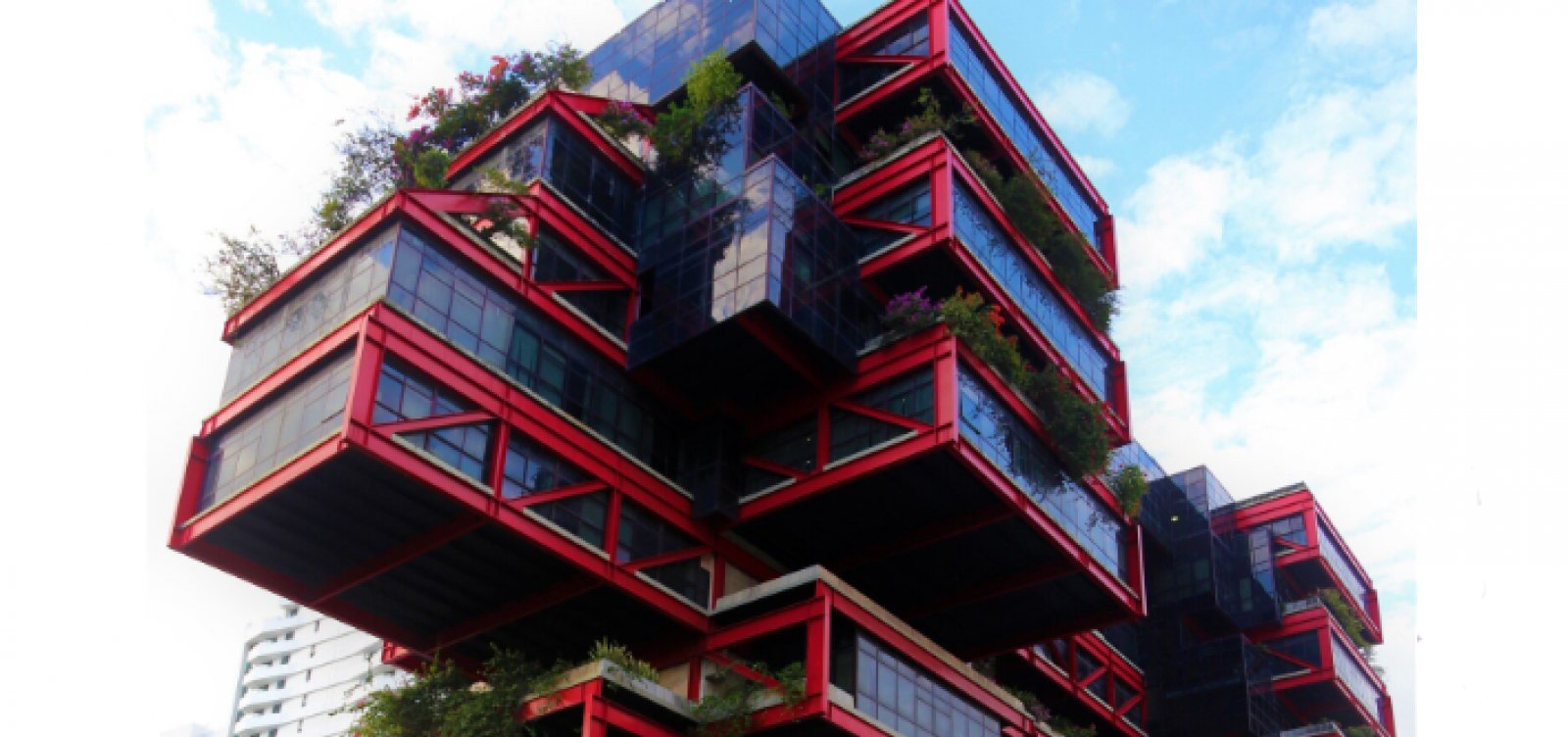 Ícone da arquitetura baiana, Casa do Comércio completa 35 anos