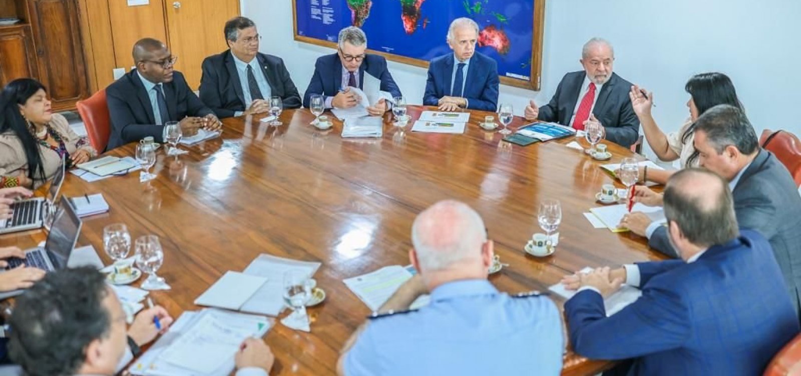 Lula se re&uacute;ne com ministros e decide avan&ccedil;ar no combate ao garimpo ilegal 