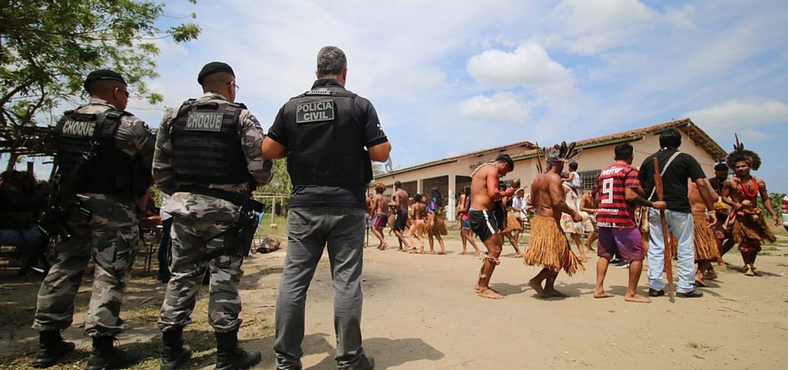 PM suspeito de matar ind&iacute;genas na Bahia permanece calado em depoimento