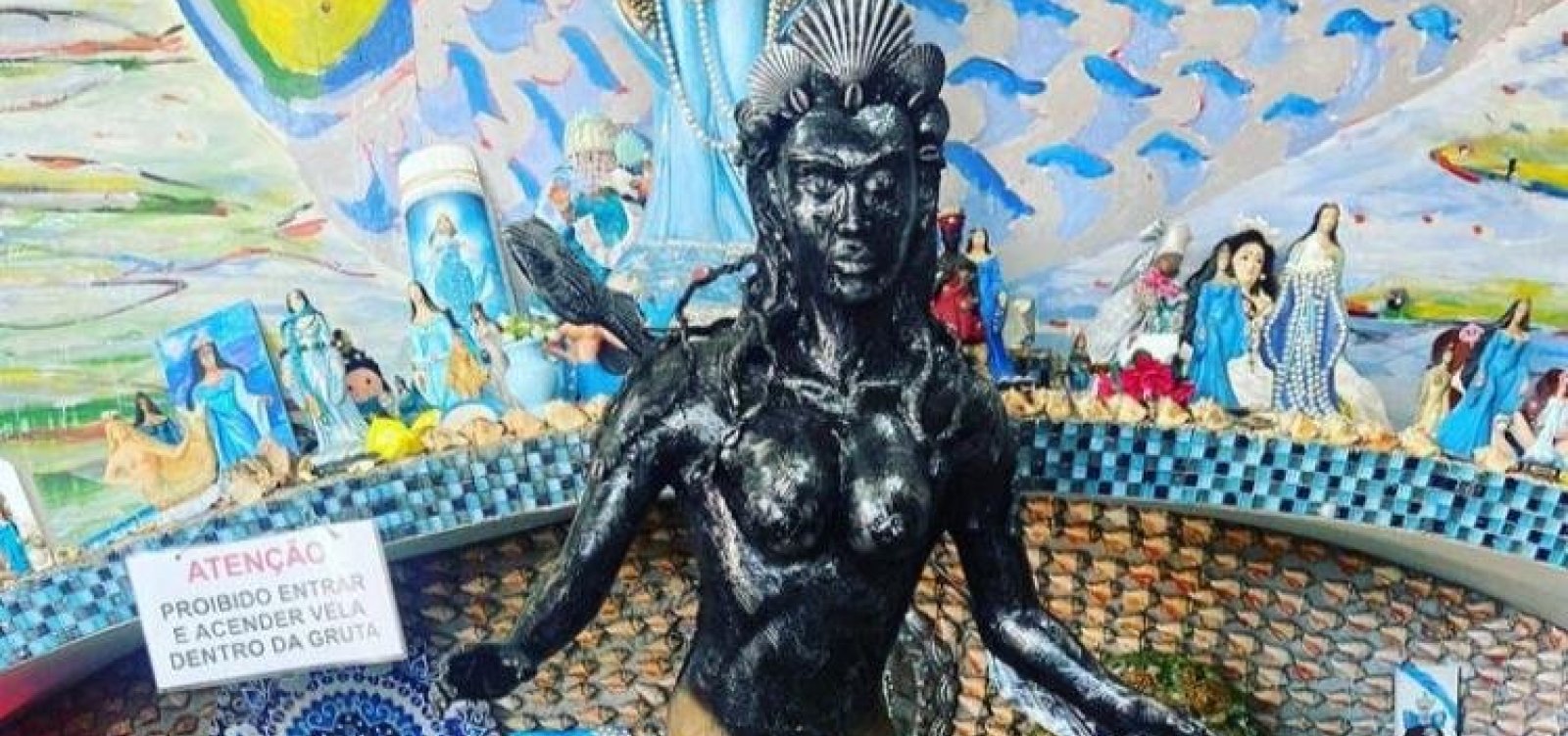 Pela primeira vez em 100 anos, Iemanjá é representada como mulher negra em estátua no Rio Vermelho