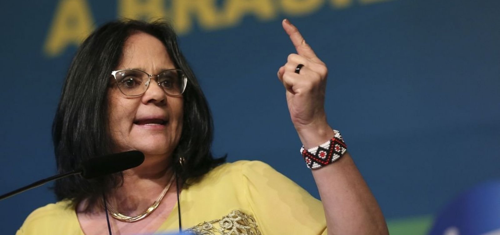 Cobrada, Damares Alves diz que só falará sobre Yanomami na justiça 