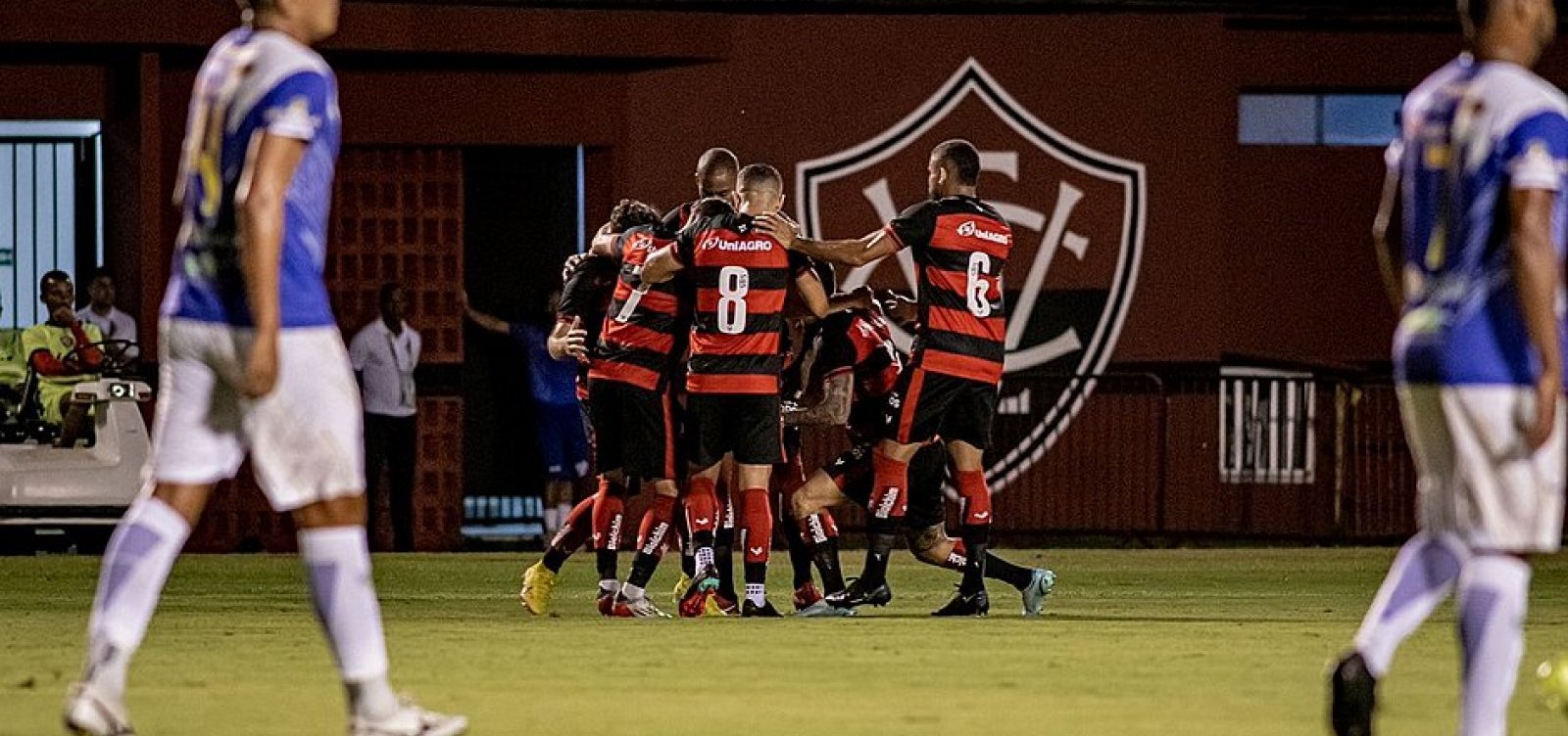 Vit&oacute;ria vence Jacobinense  por 2x0 e volta a brigar por G4 no Baian&atilde;o