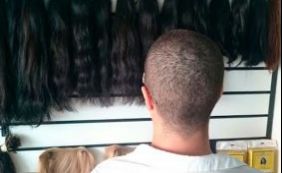 Empresária raspa cabelo após ter loja assaltada em Santo Antônio de Jesus