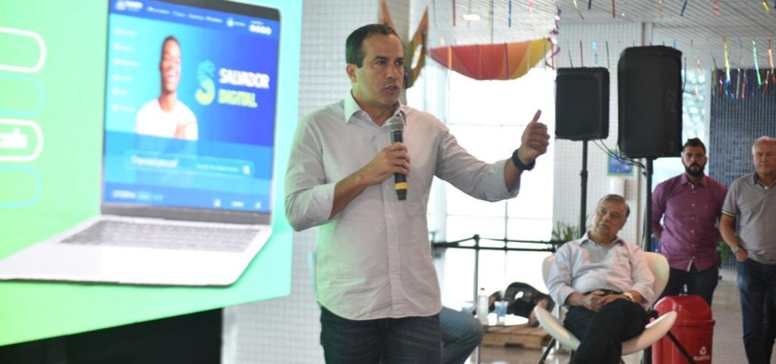 Com 55 pontos de conexão à internet, Salvador lança cadastro online de ambulantes para Carnaval