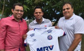 Bahia oficializa a contratação do lateral-esquerdo João Paulo