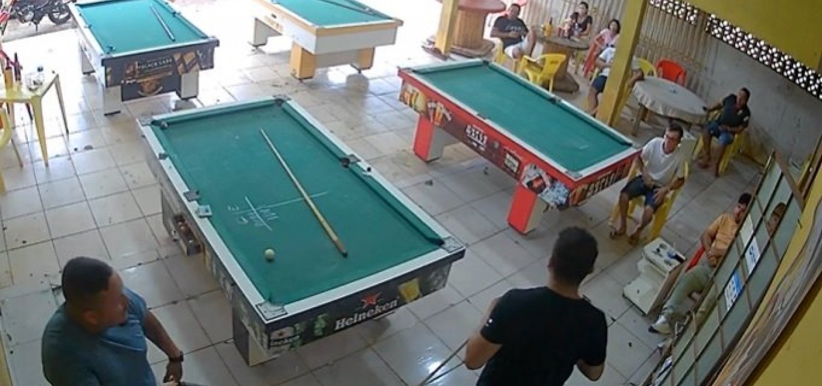 Dupla de homens mata sete pessoas após perder jogo de snooker num