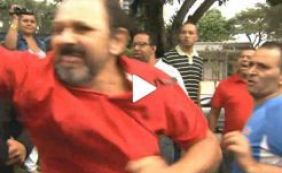 Durante Operação da PF, protesto acontece em frente ao prédio que Lula mora
