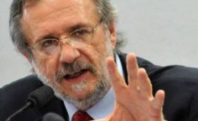 "Estou perplexo e indignado", diz ministro sobre condução coercitiva de Lula