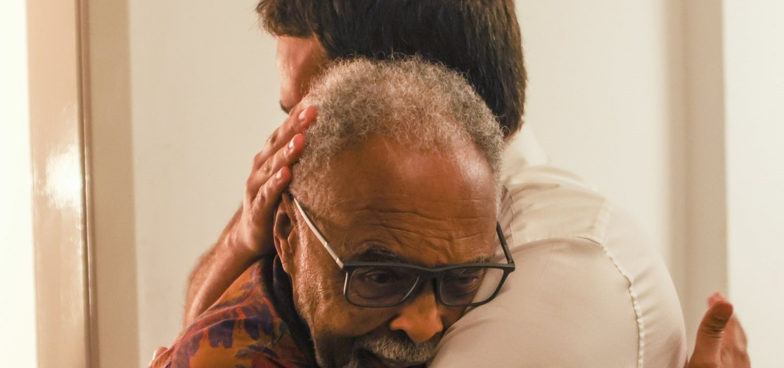 Governador do RS pede desculpas a Gil por ataques de vereador a baianos 