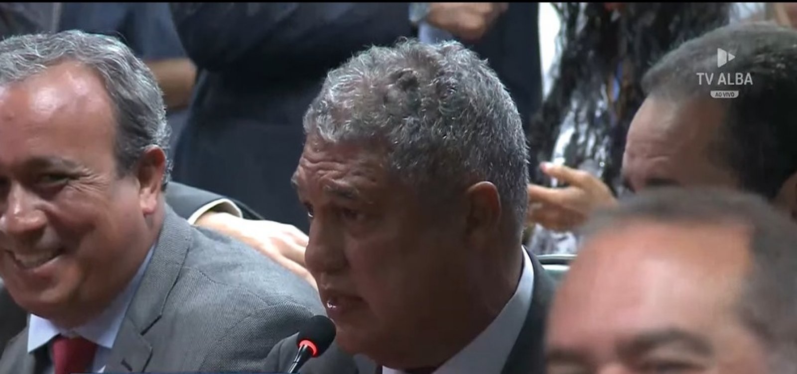 Líder do governo tenta vetar Hilton Coelho na sabatina do TCM, mas presidente da CCJ garante participação de deputado