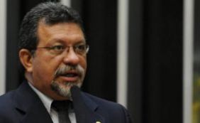 Líder do PT na Câmara diz que ação da PF visa enfraquecer Lula