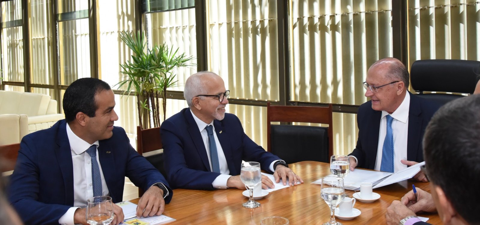 Bruno Reis se re&uacute;ne com Geraldo Alckmin para tratar sobre transporte p&uacute;blico e conselho federativo