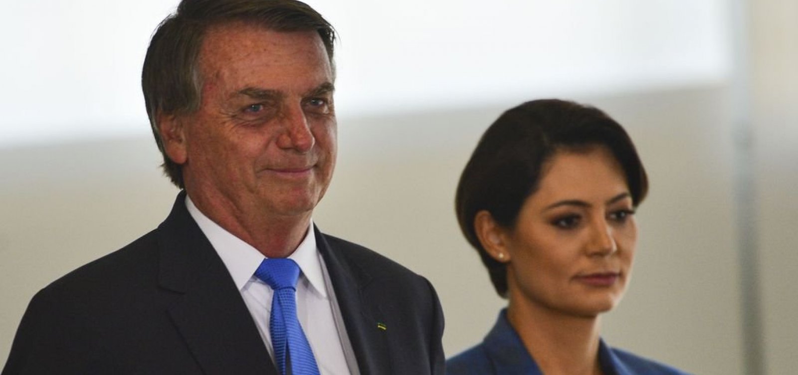“Estou morando de aluguel”, diz Michelle Bolsonaro ao pôr cães para adoção
