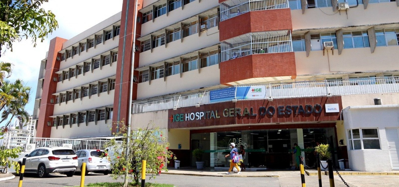 Mulher trans que teve corpo queimado em Itabuna é transferida em UTI aérea