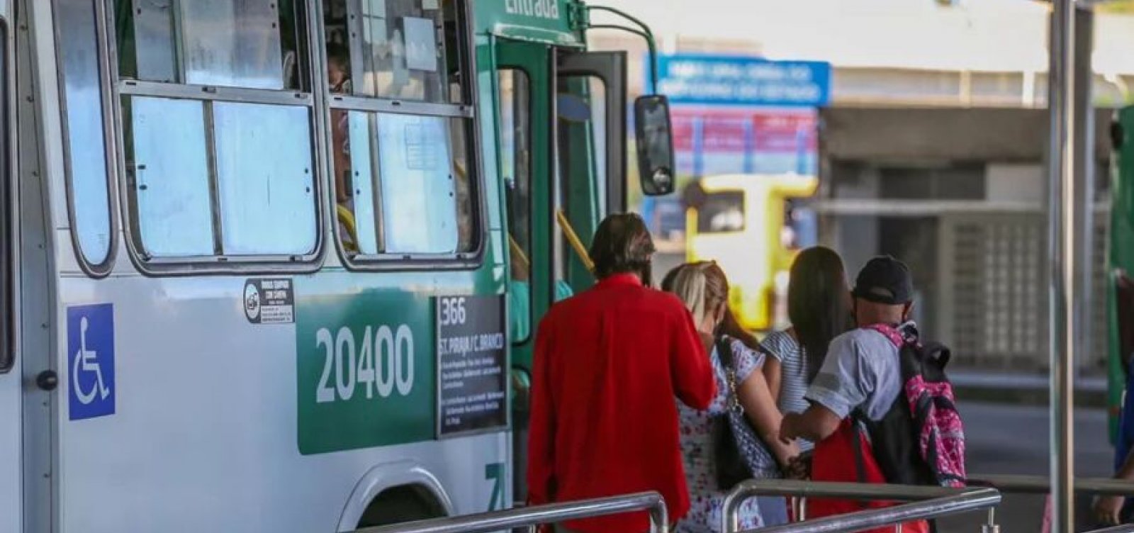 Passagem de ônibus deve sofrer reajuste; valor ainda é incerto 