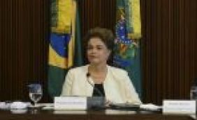 Dilma critica "hipotética delação premiada" de Delcídio Amaral