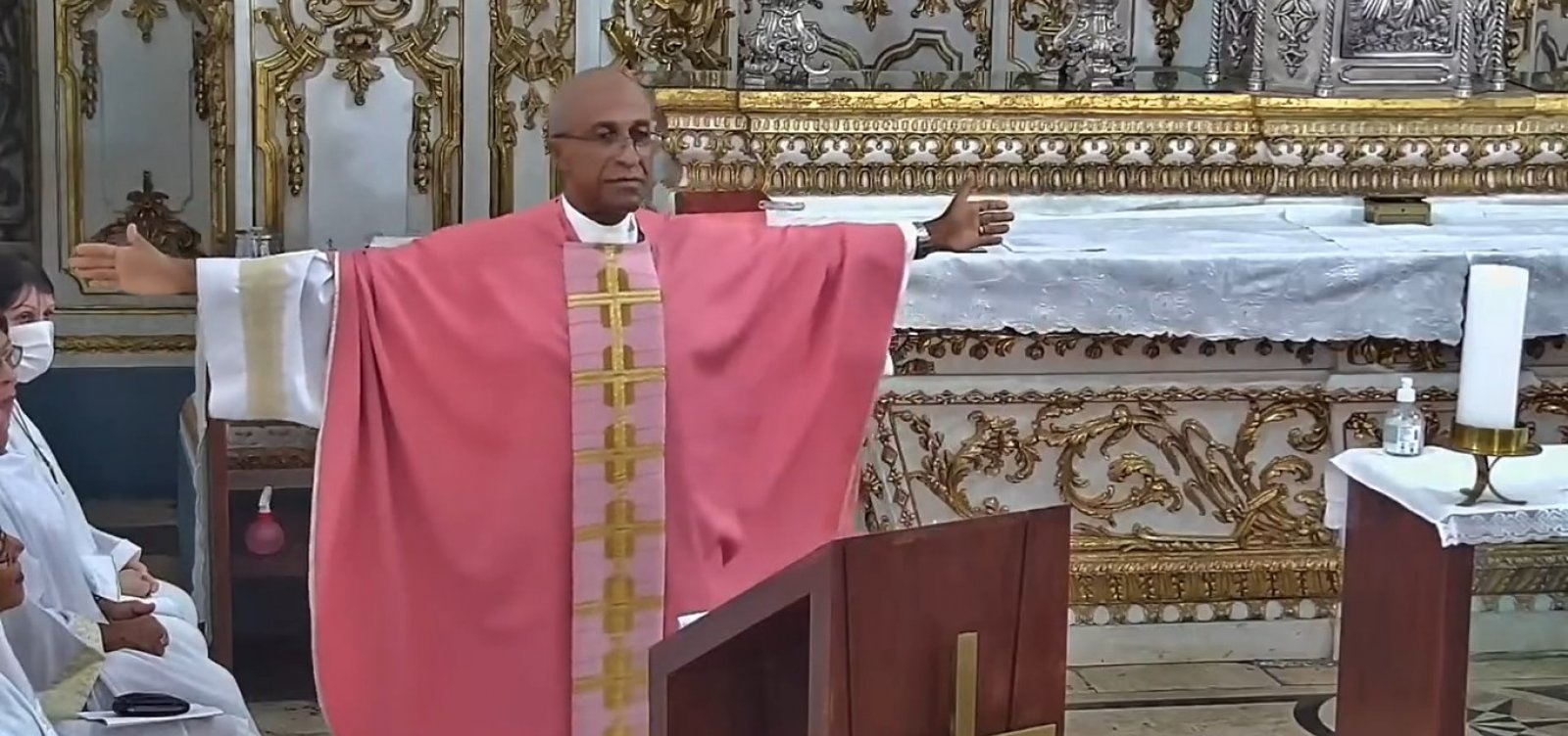 Reitor da Basílica do Bonfim viraliza com mensagem sobre tolerância a todas as religiões: 'não sou melhor do que eles'; veja vídeo 