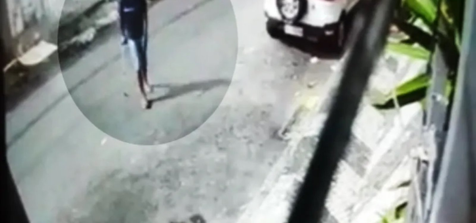 Com assaltante de muletas, carro é roubado no bairro de Brotas, em Salvador 