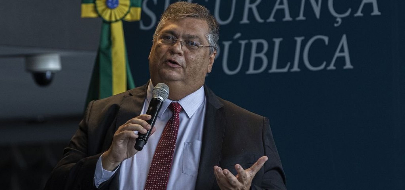 Dino quer retirar da Câmara quatro projetos de leis apresentados pelo governo Bolsonaro