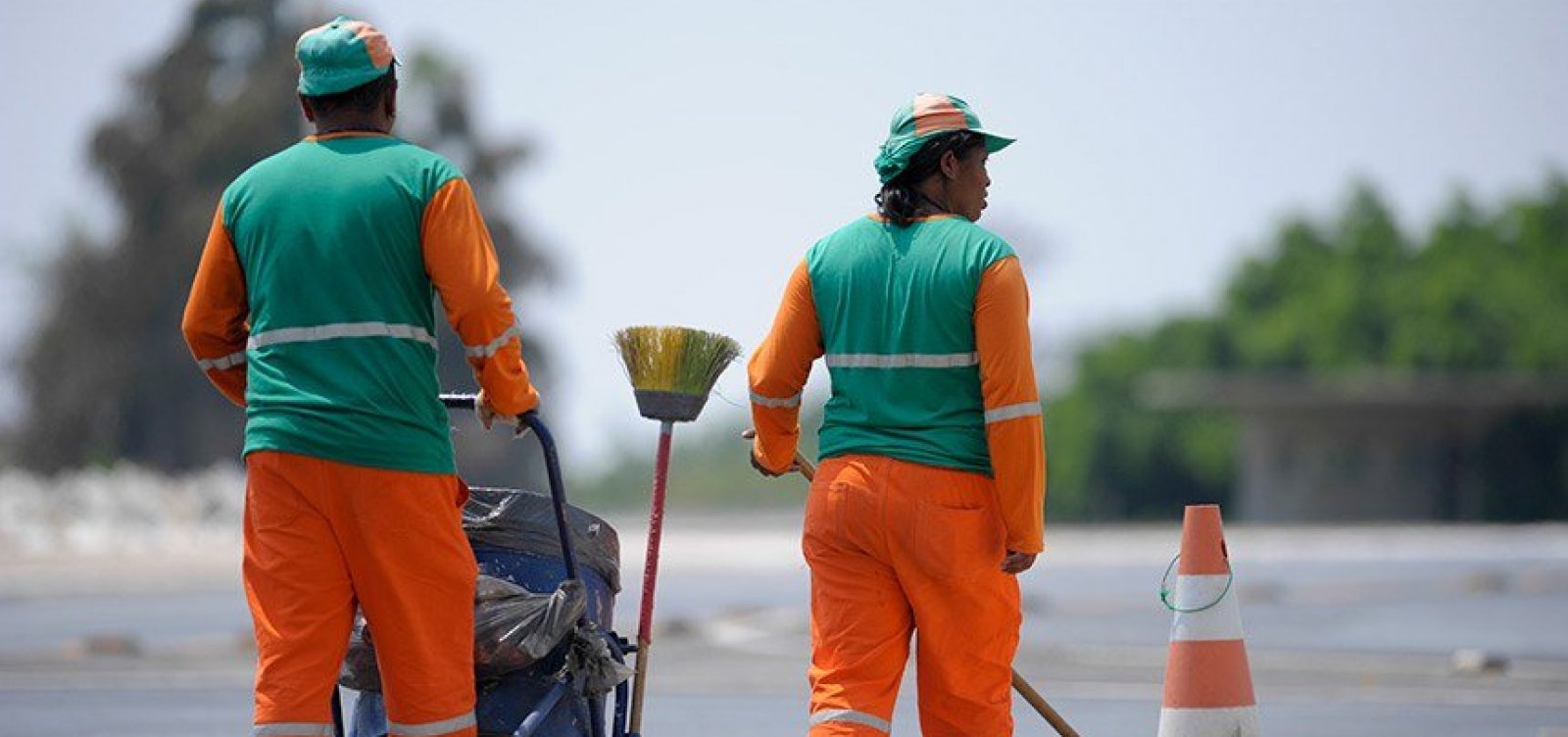 Visto pela última vez a caminho de aterro, gari baiano está desaparecido há oito dias