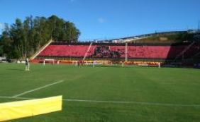 Robert desencanta e Vitória vence o Feirense por 2 a 0 no Barradão