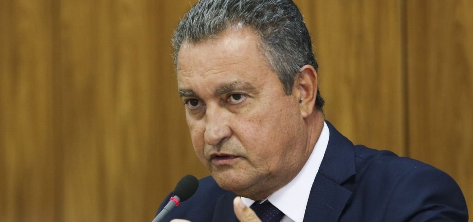 "Peço desculpas, mas sempre procuro acertar", diz Rui após ser criticado por colegas do governo