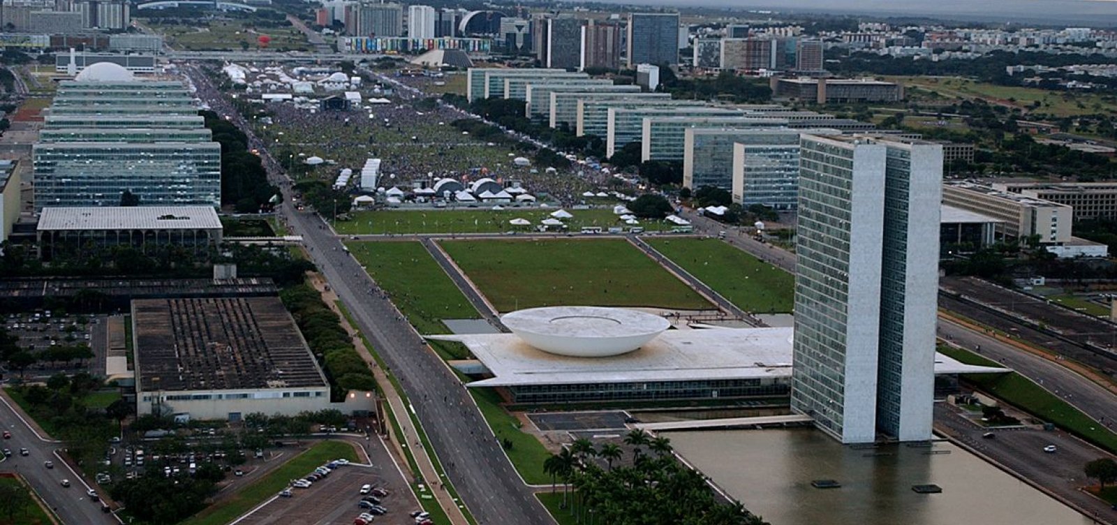 Governo federal anuncia reajuste de 9% nos salários dos servidores públicos 
