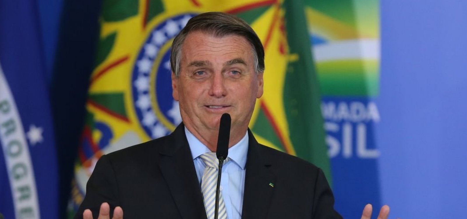 Bolsonaro guardou joias e outros presentes em fazenda de Nelson Piquet, em Brasília